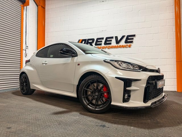 Toyota Yaris Gr Circuit Hatchback RE72KMK White #2