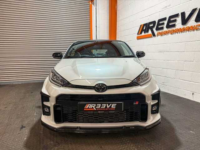 Toyota Yaris Gr Circuit Hatchback RE72KMK White #4