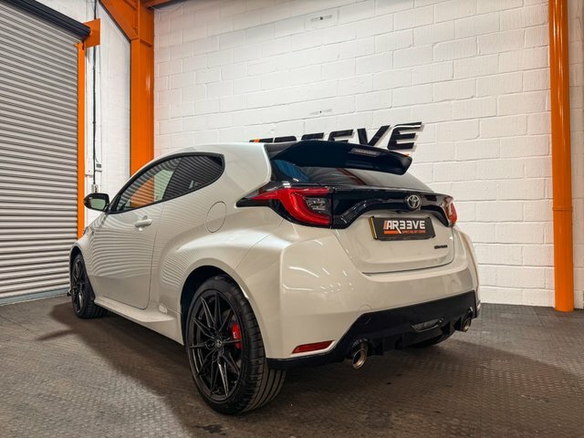 Toyota Yaris Gr Circuit Hatchback RE72KMK White #5