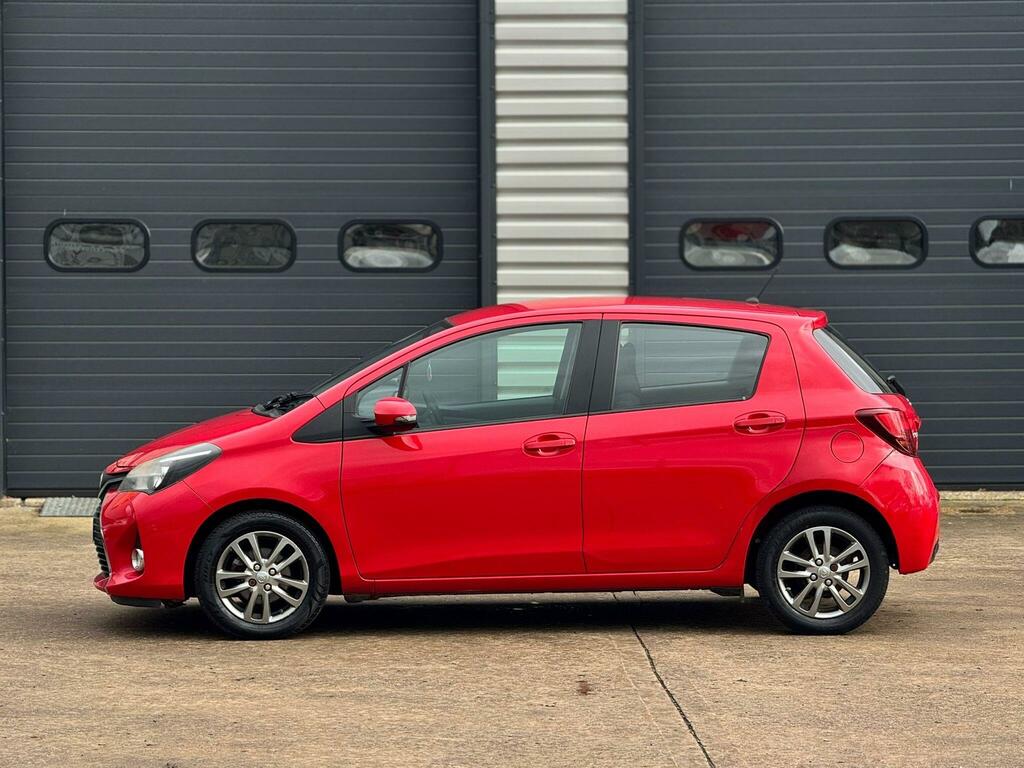 Toyota Yaris 1.0 Vvt-i Icon Euro 6 PK65AVG Red #4