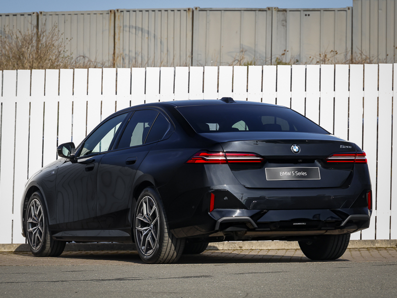 BMW 5 Series 520I M Sport Black #2