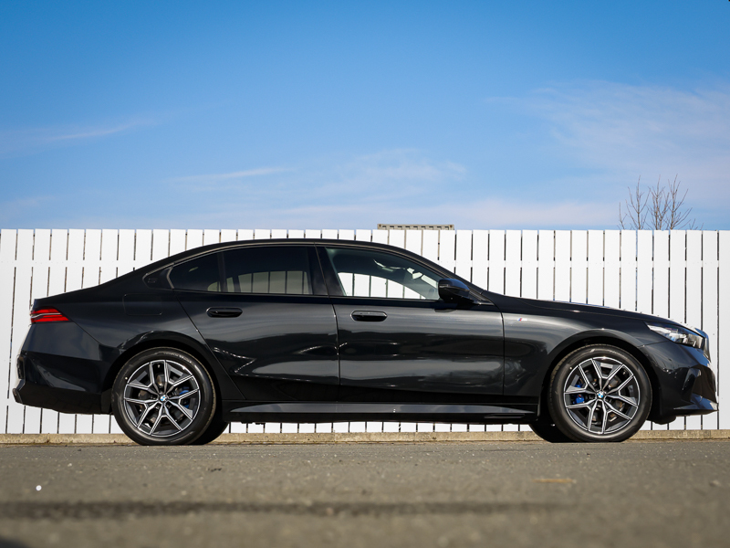 BMW 5 Series 520I M Sport Black #3