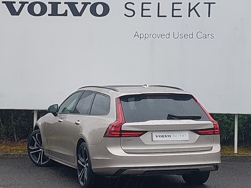 Volvo V90 2.0 B5p Ultimate Dark Gold #2