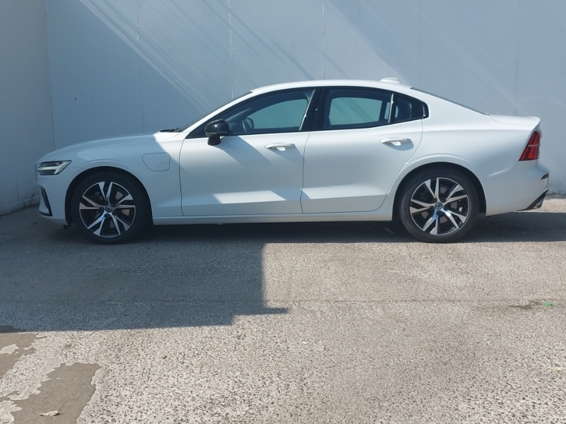 Volvo S60 2.0 T8 Recharge Phev R Design Awd White #4