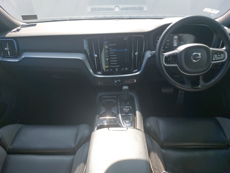 Volvo S60 2.0 T8 Recharge Phev R Design Awd White #3