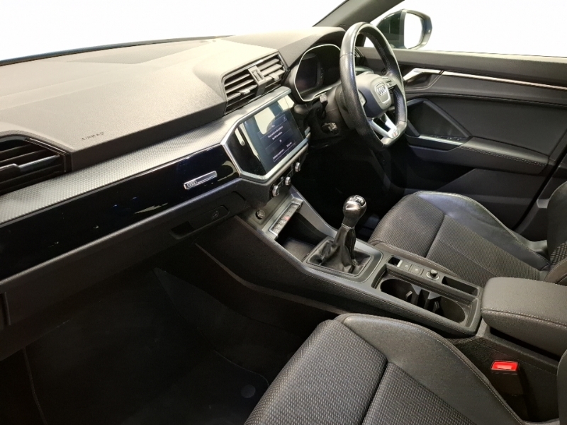 Audi Q3 35 Tfsi Black Edition LV22UNW Blue #5