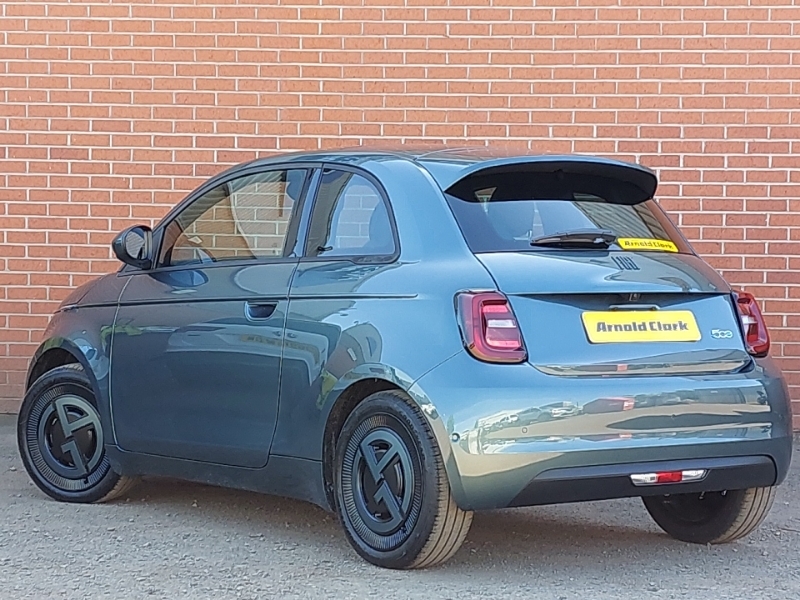 Fiat 500 87Kw Giorgio Armani 42Kwh Green #2