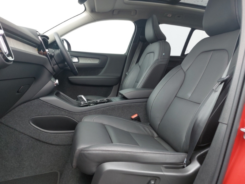 Volvo XC40 2.0 B4p Ultra Dark SL74AEZ Red #5