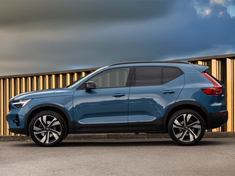 Volvo XC40 2.0 B4p Ultra Dark SK74ZDT Blue #4