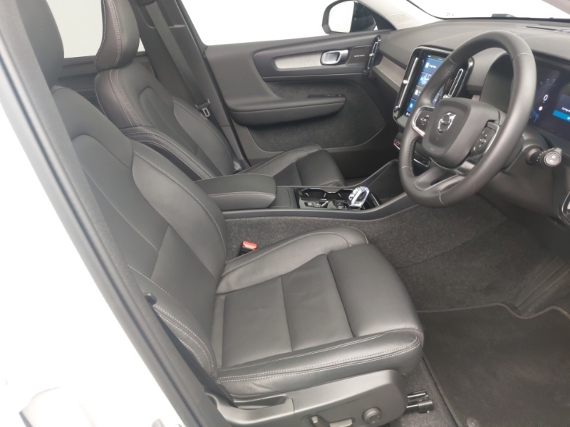 Volvo XC40 2.0 B4p Ultra Dark SL74BXX White #6