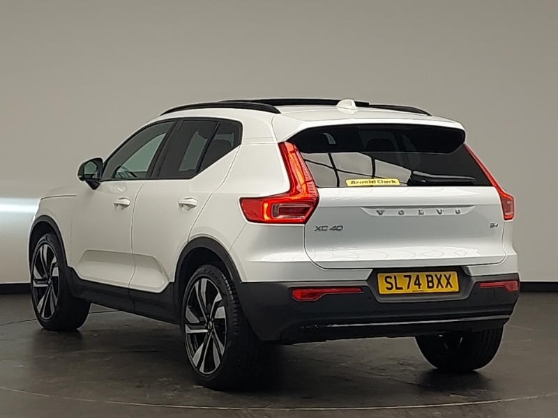 Volvo XC40 2.0 B4p Ultra Dark SL74BXX White #2