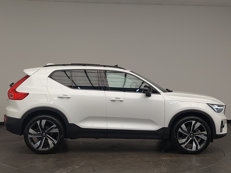 Volvo XC40 2.0 B4p Ultra Dark SL74BXX White #3