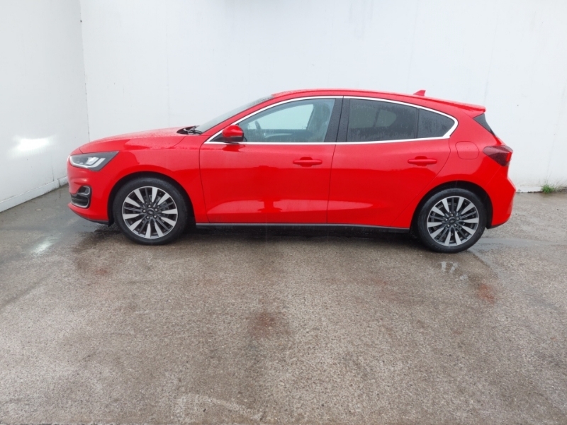 Ford Focus 1.0 Ecoboost Hybrid Mhev 155 Titanium Vignale YR72HJJ Red #4