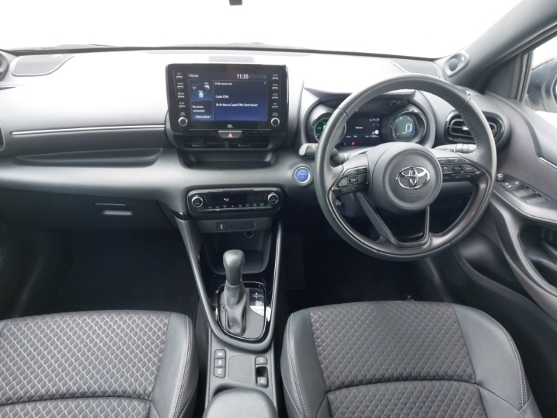 Toyota Yaris 1.5 Hybrid Dynamic Cvt DE72BTU White #3