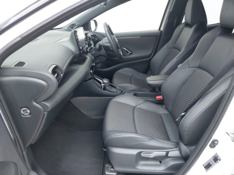 Toyota Yaris 1.5 Hybrid Dynamic Cvt DE72BTU White #5