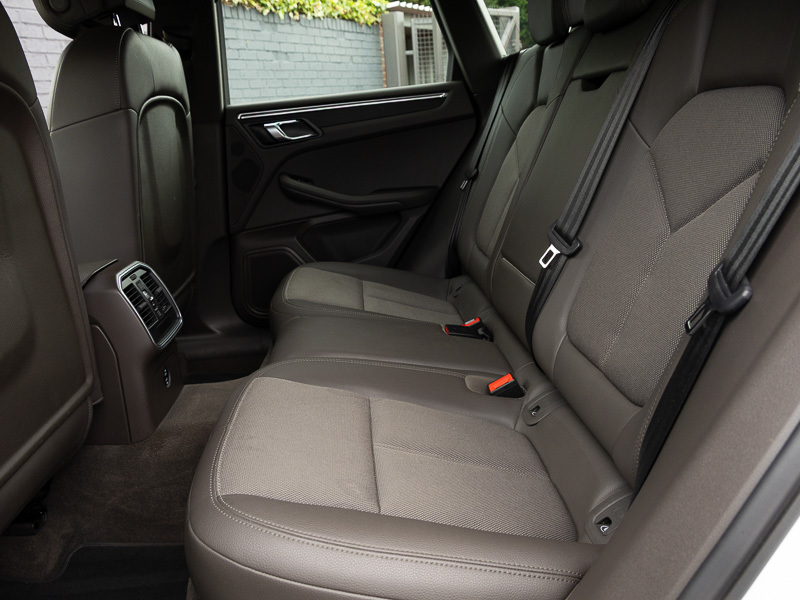 Porsche Macan 5dr Pdk White #6