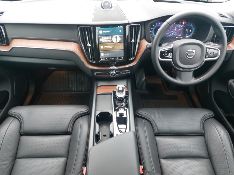 Volvo XC60 2.0 B5p Ultimate Dark Awd Geartronic SL74AEJ Black #3