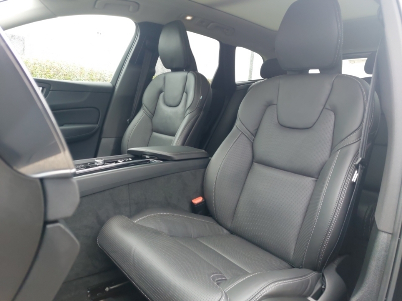 Volvo XC60 2.0 B5p Ultimate Dark Awd Geartronic SL74AEJ Black #5
