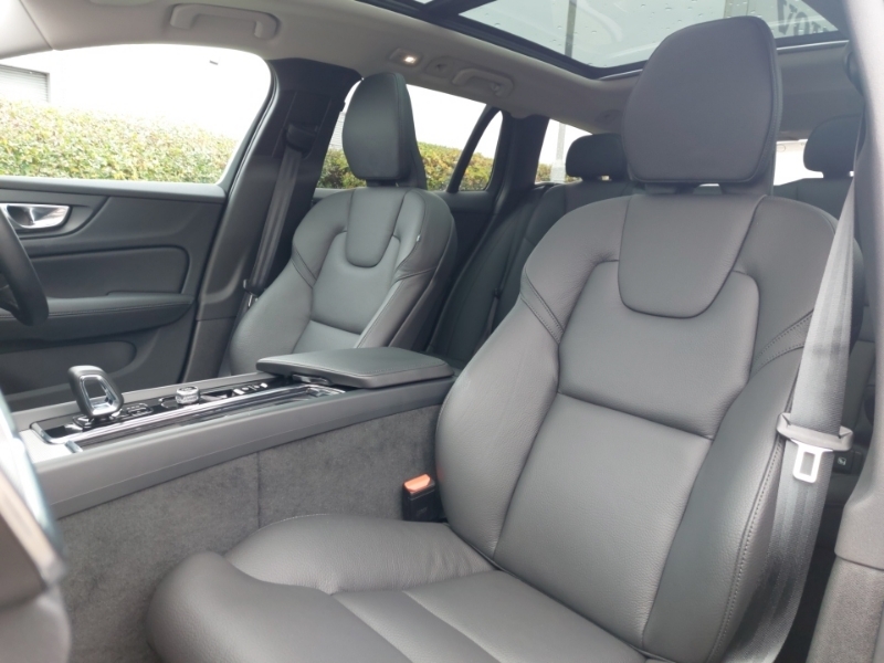 Volvo V60 2.0 B4p Ultra Dark SL25CKJ Black #5
