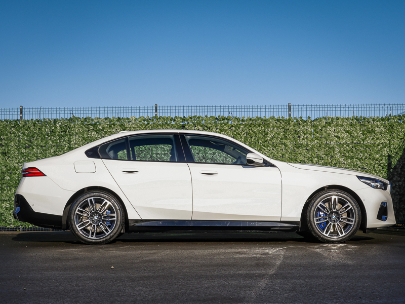 BMW i5 250Kw Edrive40 M Sport 84Kwh White #3