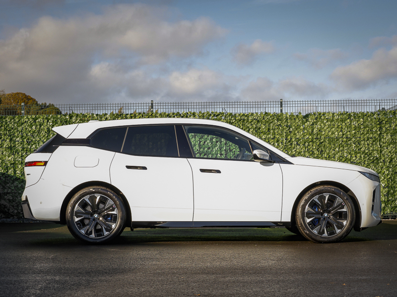 BMW iX 300Kw Xdrive45 M Sport 101Kwh White #3