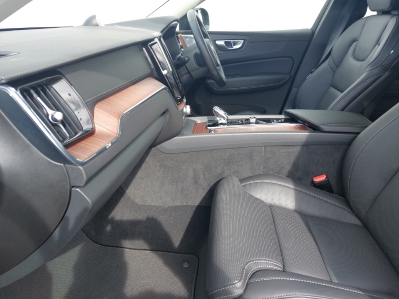 Volvo XC60 2.0 B5p Ultimate Dark Awd Geartronic Black #5