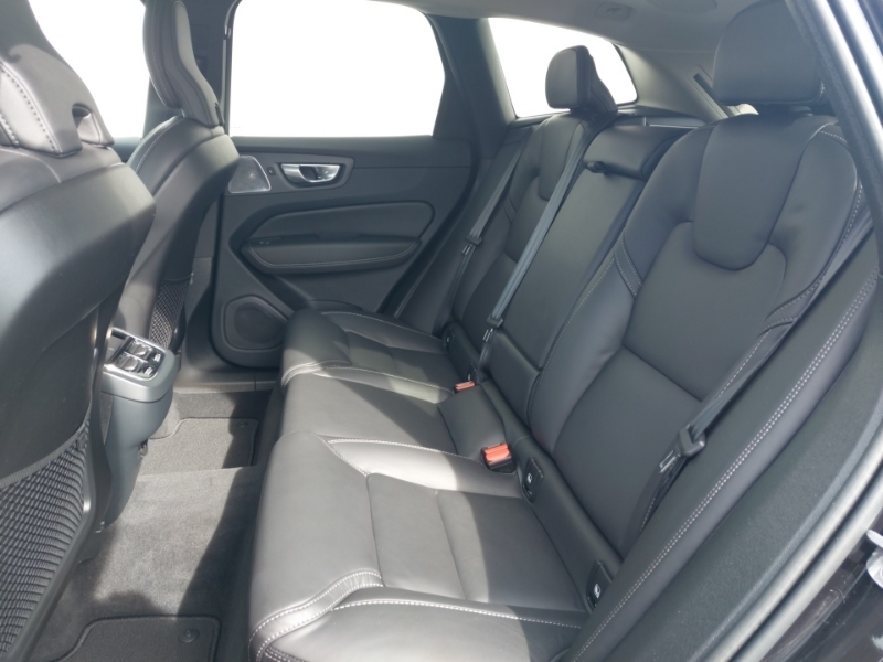 Volvo XC60 2.0 B5p Ultimate Dark Awd Geartronic Black #6