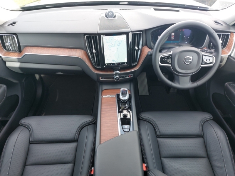 Volvo XC60 2.0 B5p Ultimate Dark Awd Geartronic Black #3