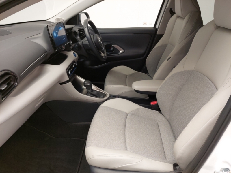 Toyota Yaris 1.5 Hybrid Excel Cvt SG72OLT White #5