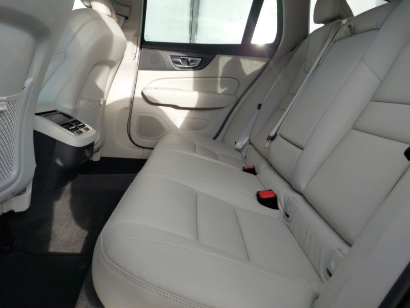 Volvo V60 2.0 B4p Plus Dark 7 Speed AV25UEY Silver #6