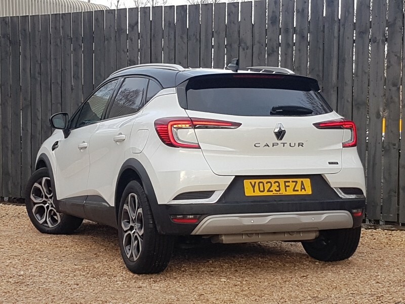 Renault Captur 1.6 E-tech Plug-in Hybrid 160 Techno YO23FZA White #2