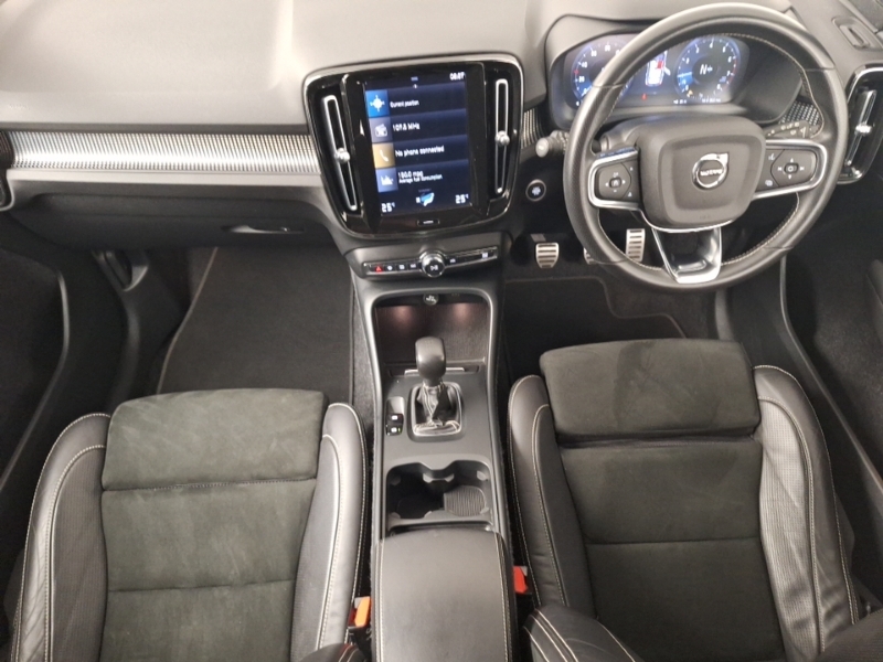 Volvo XC40 1.5 T3 163 R Design DY70YVV Black #3