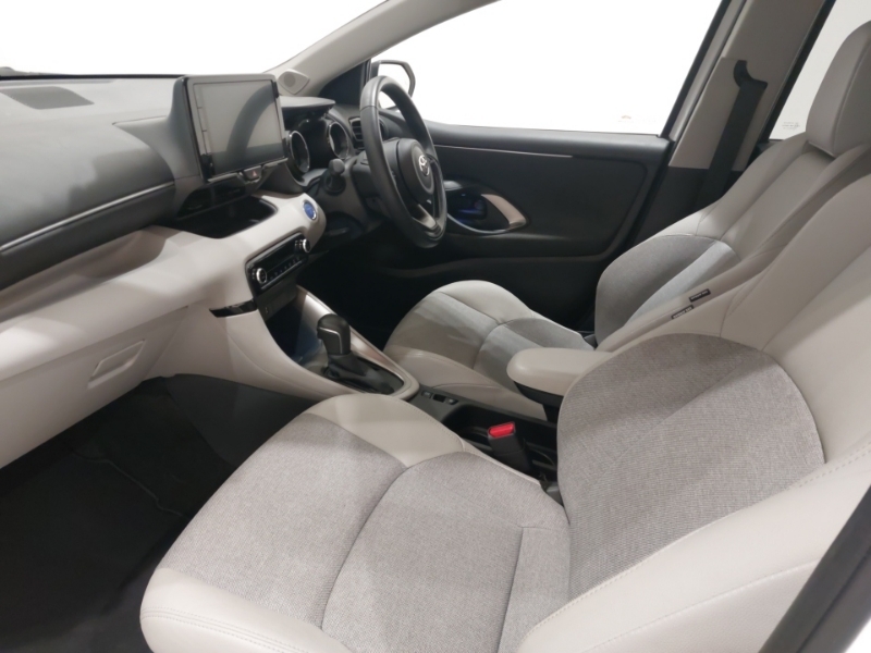 Toyota Yaris 1.5 Hybrid Excel Cvt YE72BSX White #5