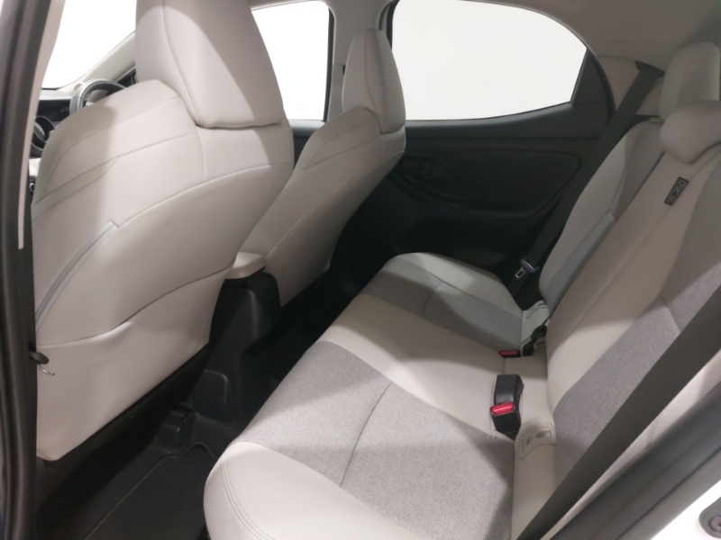 Toyota Yaris 1.5 Hybrid Excel Cvt YE72BSX White #6