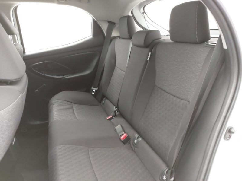 Toyota Yaris 1.5 Hybrid Icon Cvt SA72HMX White #6