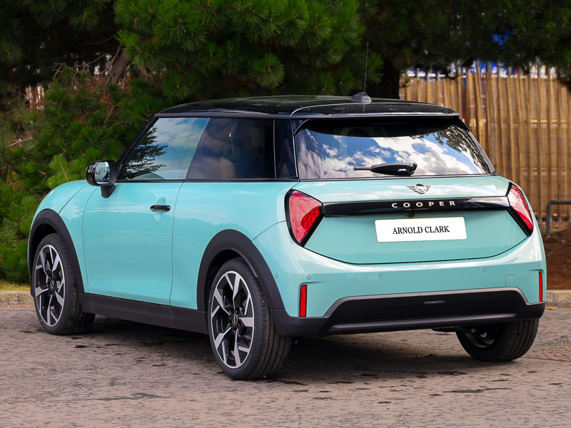 Mini Hatch 1.5 C Exclusive YL25AZG Green #2
