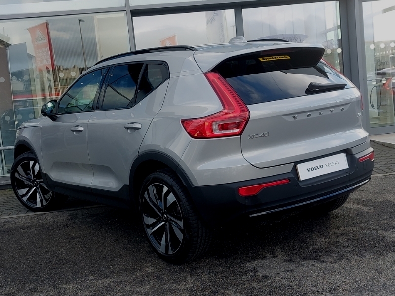 Volvo XC40 2.0 B4p Ultra Dark SL74AEG Silver #2