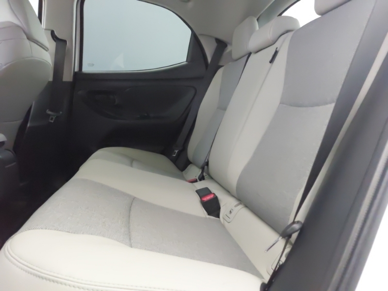 Toyota Yaris 1.5 Hybrid Excel Cvt SB22XMY White #6