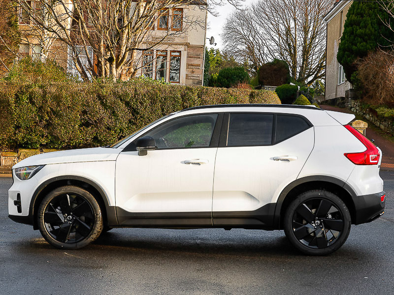 Volvo XC40 2.0 B3p Plus Black Edition SK75YHX White #4