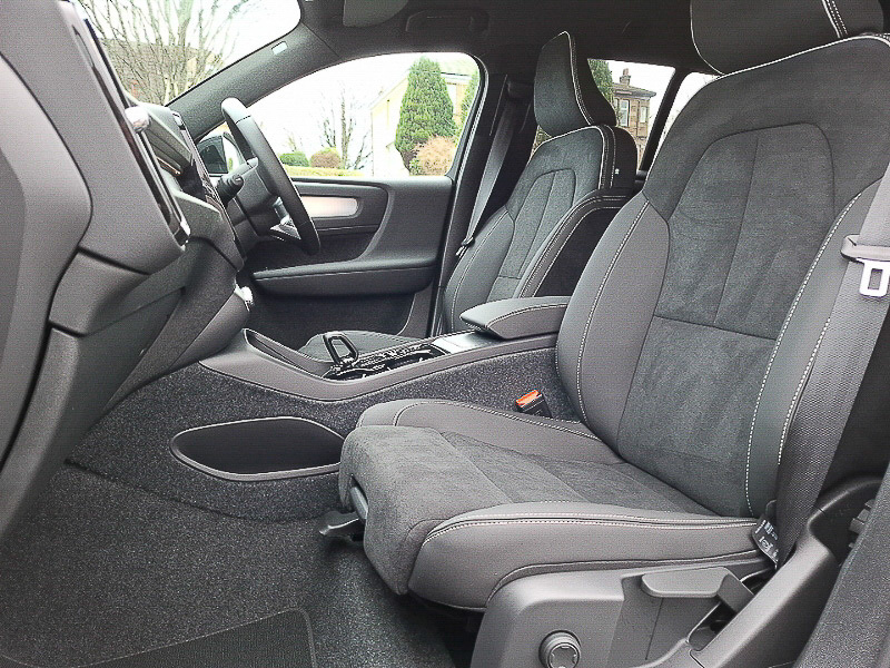 Volvo XC40 2.0 B3p Plus Black Edition SK75YHX White #5