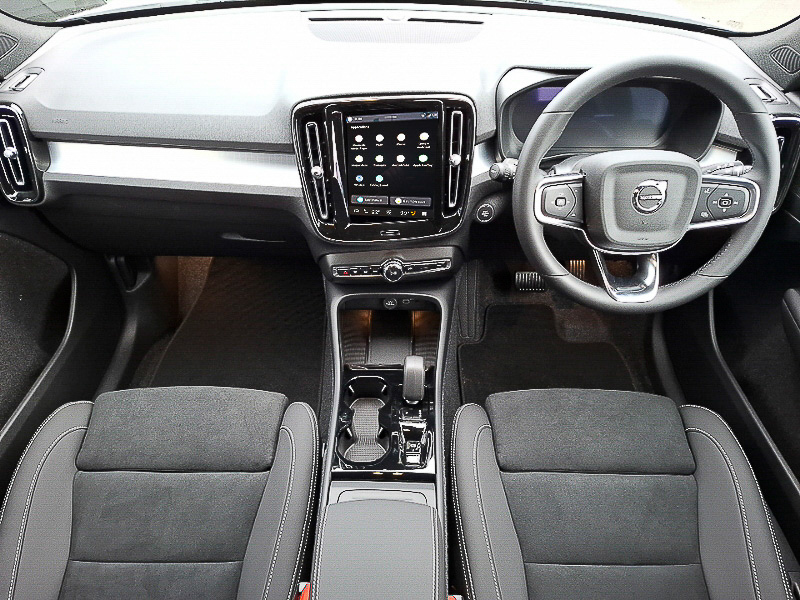 Volvo XC40 2.0 B3p Plus Black Edition SK75YHX White #3