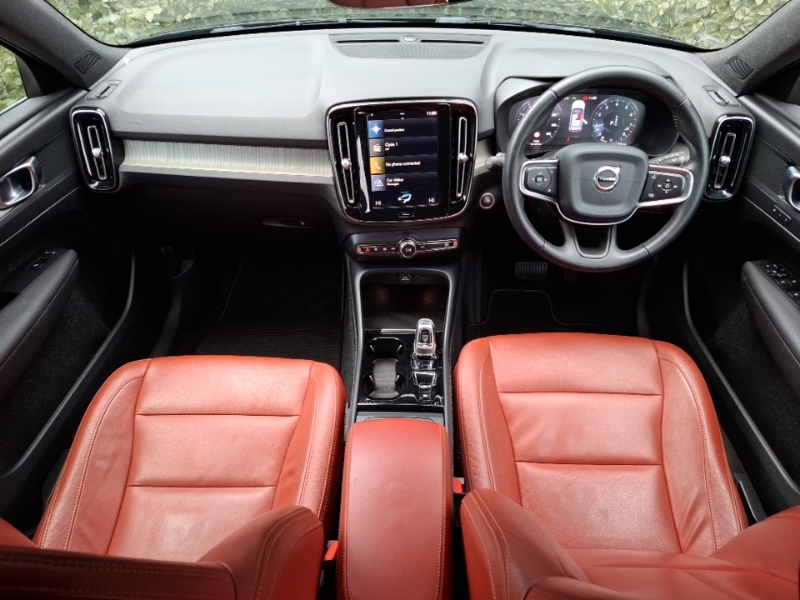 Volvo XC40 2.0 T4 Inscription Awd Geartronic WK69ZTE Black #3