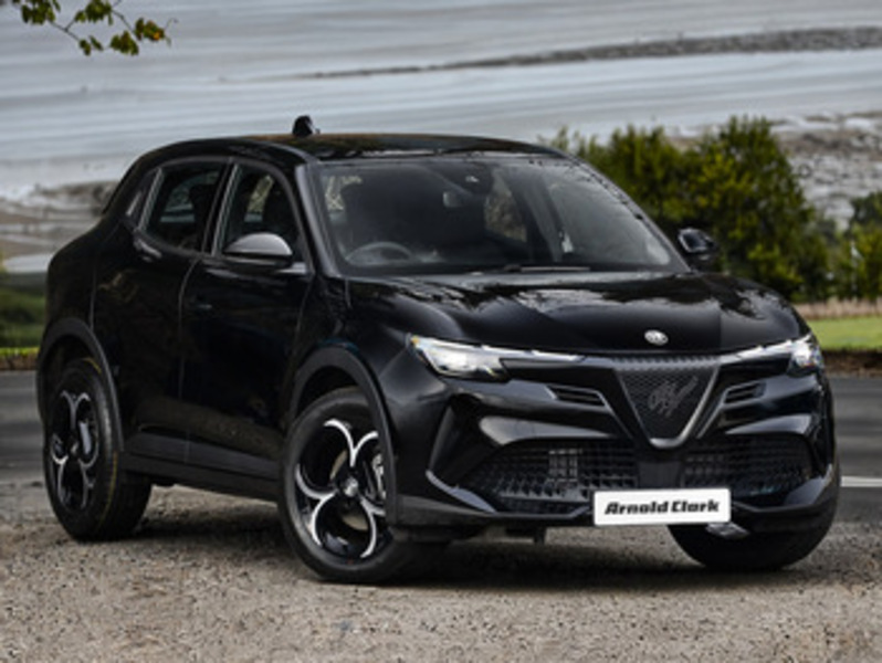 Alfa Romeo Junior 1.2 Turbo Ibrida Black