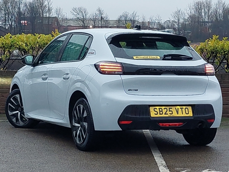 Peugeot 208 Hatchback Special Edi 1.2 Puretech 100 Style SB25VTO White #2