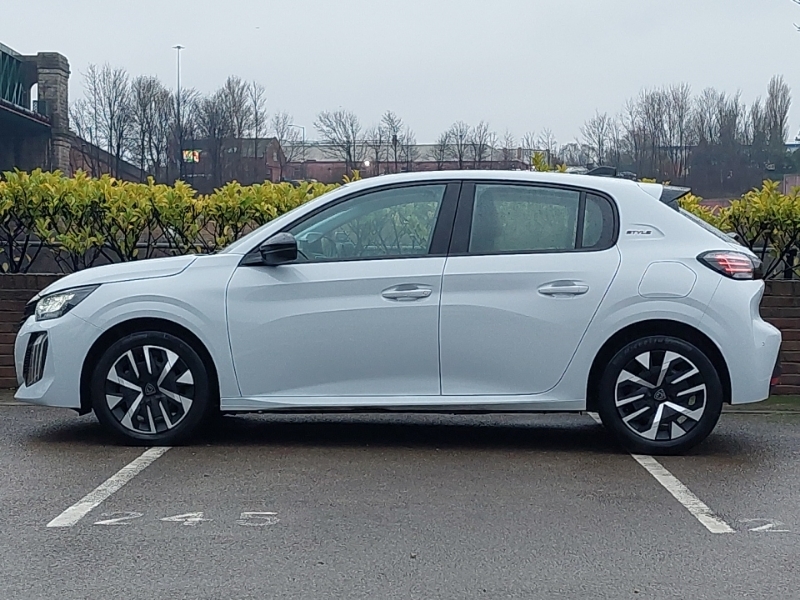 Peugeot 208 Hatchback Special Edi 1.2 Puretech 100 Style SB25VTO White #4