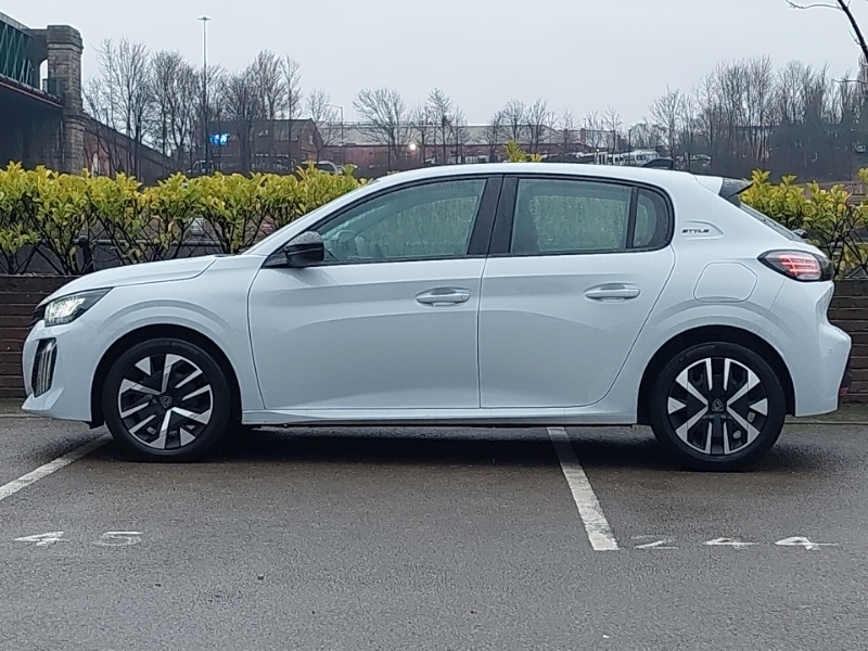 Peugeot 208 Hatchback Special Edi 1.2 Puretech 100 Style SB25VVX White #4