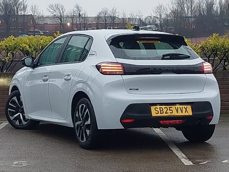 Peugeot 208 Hatchback Special Edi 1.2 Puretech 100 Style SB25VVX White #2