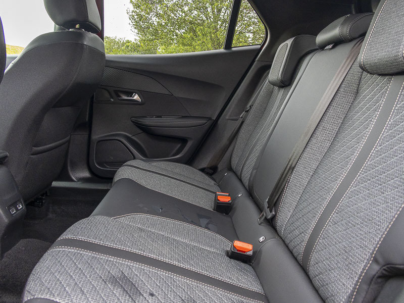 Peugeot 2008 1.2 Puretech 130 Allure Eat8 White #6