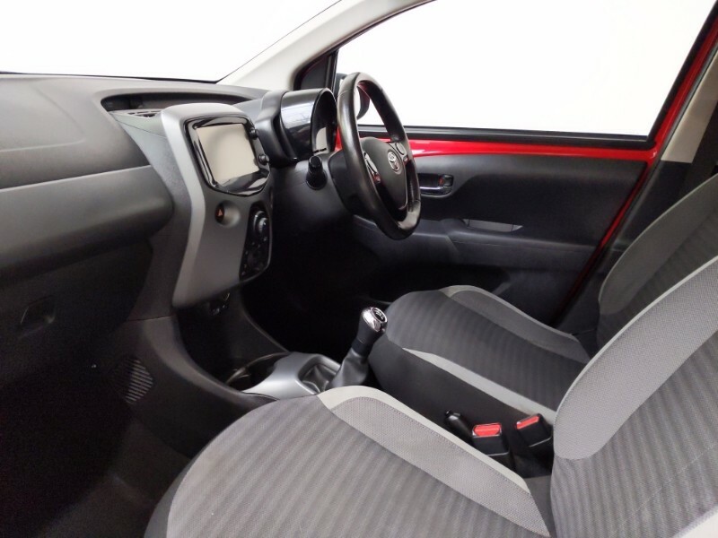 Toyota Aygo 1.0 Vvt-i X-play KO18NKW Red #5