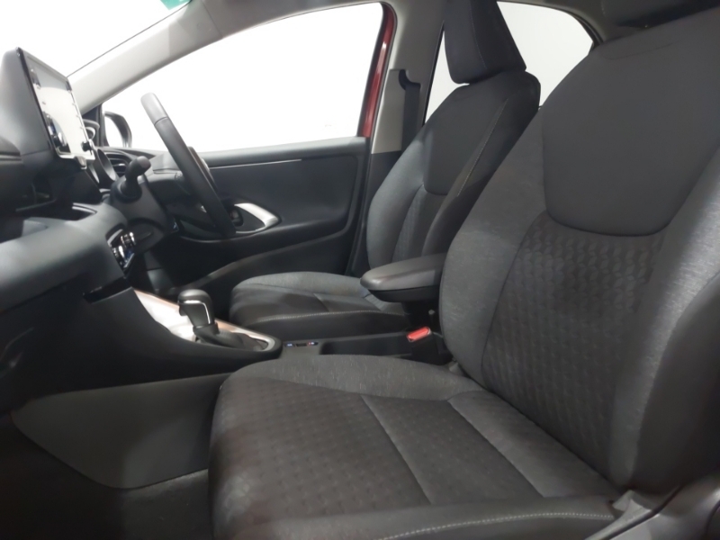 Toyota Yaris 1.5 Hybrid Design Cvt FV73LHW Red #5
